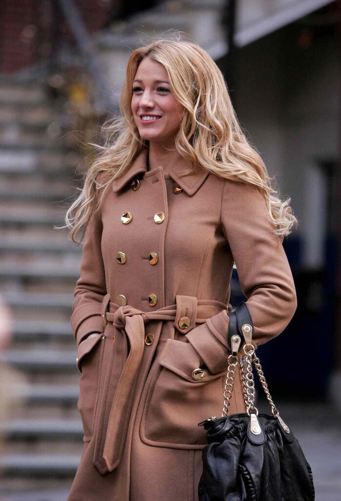 Blake Lively in Gossip Girl as Serena van der Woodsen, her breakout role.